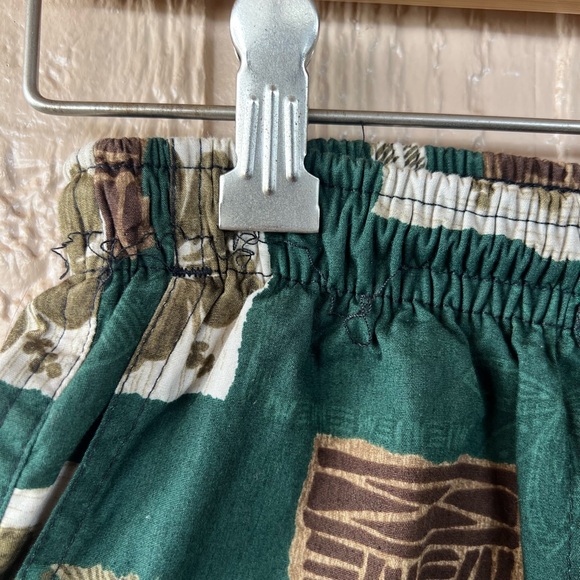 Vintage Riggers Green Floral Patterned Shorts - Picture 3 of 3